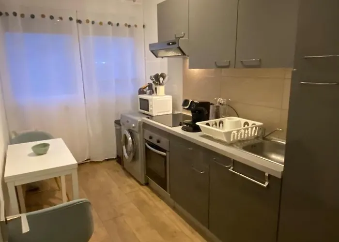 Proche Plage, Aéroport, Tram Apartamento