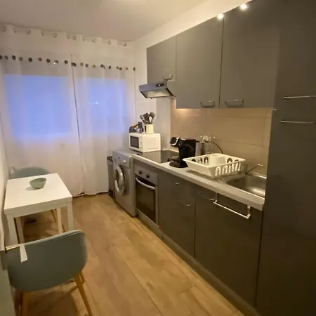 Proche Plage, Aeroport, Tram Apartament